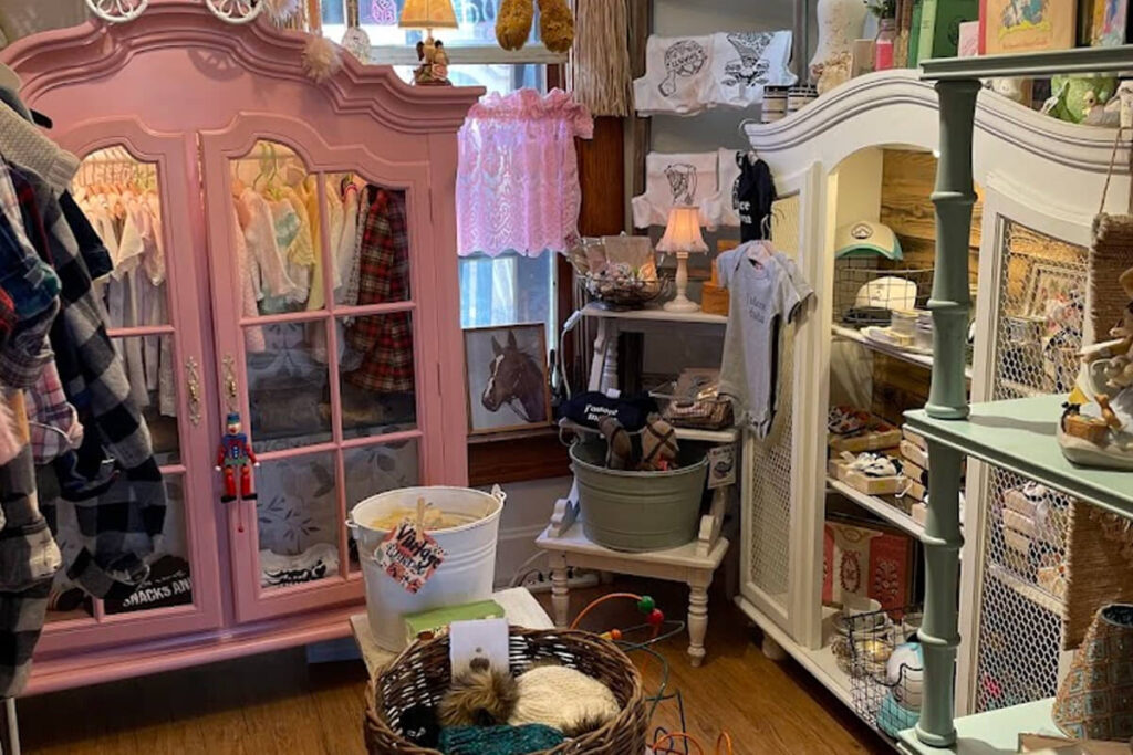 Lollygag Antiques & Boutique